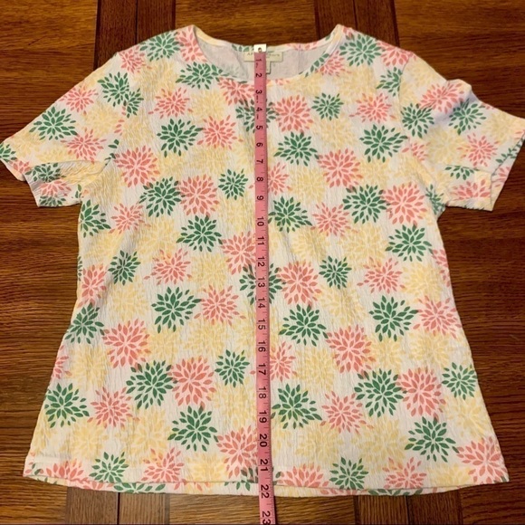 Appleseed’s PETITES Spring Celebration Top - Picture 5 of 7